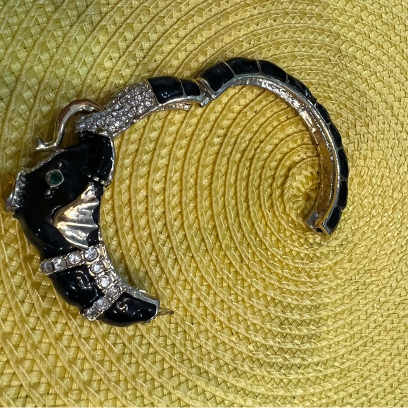 Heavily jewel encrusted enamel elephant clamper bracelet excellent condition - Picture 5 of 6